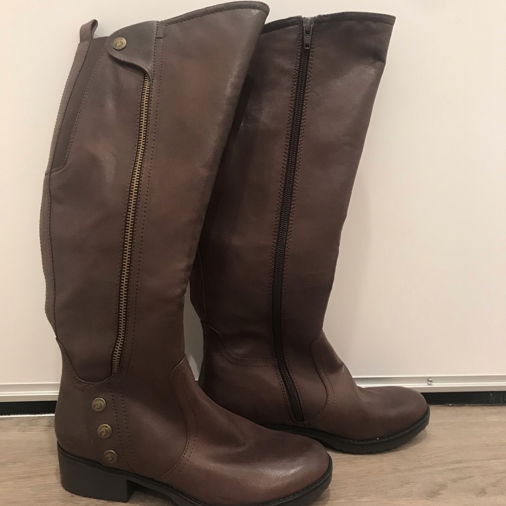 BareTraps size 7 brown riding boots